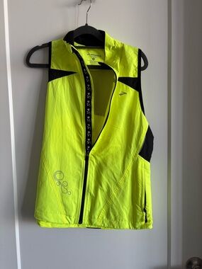 Brooks Neon Yellow and Black Reflective Running Vest